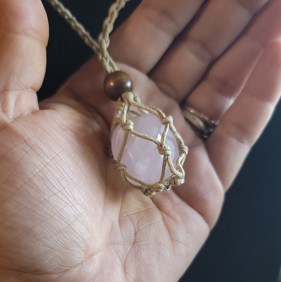 Handmade macrame rose quartz crystal pendant - Picture 3 of 4